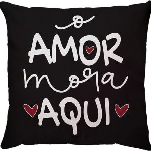 Capa de Almofada o amor mora aqui