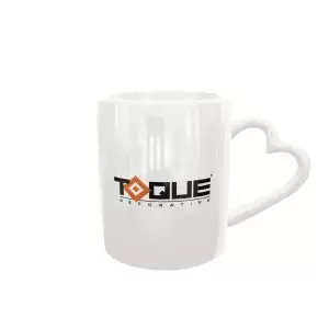 Caneca branca com alça de coração personalizada